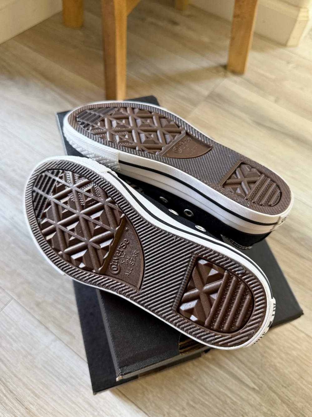 Converse - Picture 3 of 5